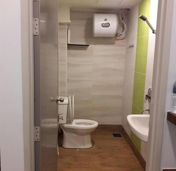 Camera Tripla Standard, De Benz Inn