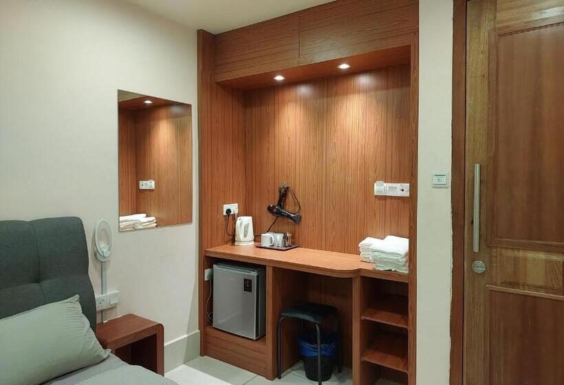 Camera Familiare, De Benz Inn