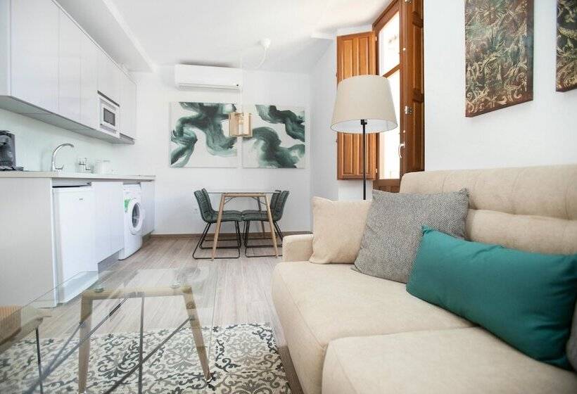 3 Bedroom Duplex Apartment, Feelathome Mártires Apartments
