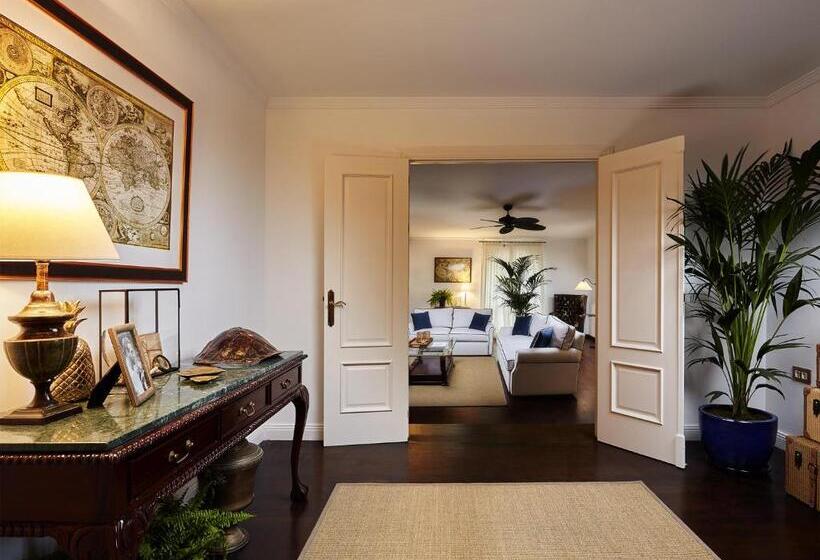 Номер Стандарт, The Touch Puerto Banús