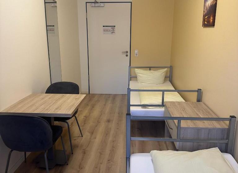חדר סטנדרט חדר אמבטיה משותף, Low Budget Hostel