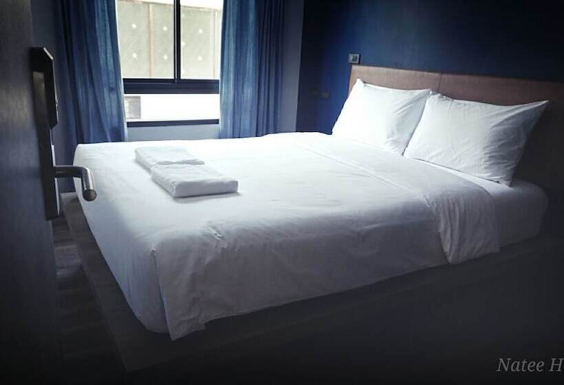 اتاق استاندارد با سرویس بهداشتی مشترک, Natee Hostel