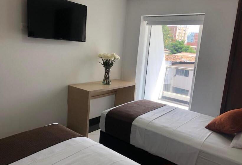 חדר סטנדרט לשלושה, Csi Medellín