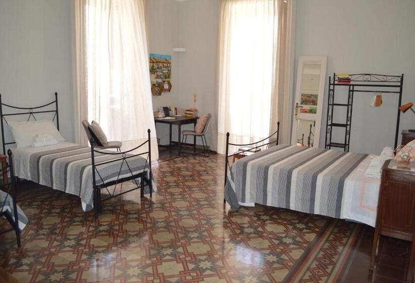 اتاق استاندارد با بالکن, Bed, Book & Breakfast Landolina
