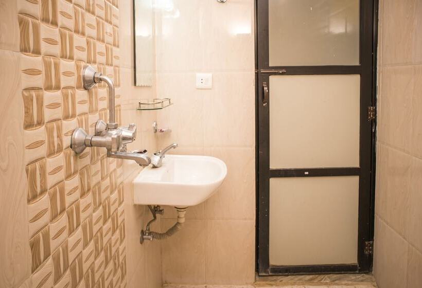اتاق لوکس سه تخته, Mirage Inn