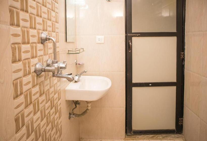 اتاق لوکس, Mirage Inn