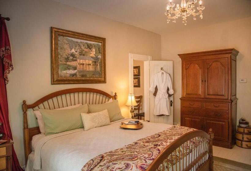 Люкс Deluxe Кровать Кинг, Blessings On State Bed & Breakfast