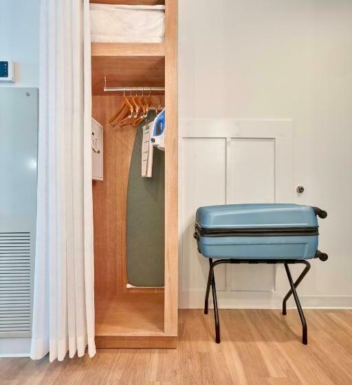 غرفة قياسية مطلّة علي حمام السباحة, Universal's Endless Summer Resort - Surfside Inn and Suites