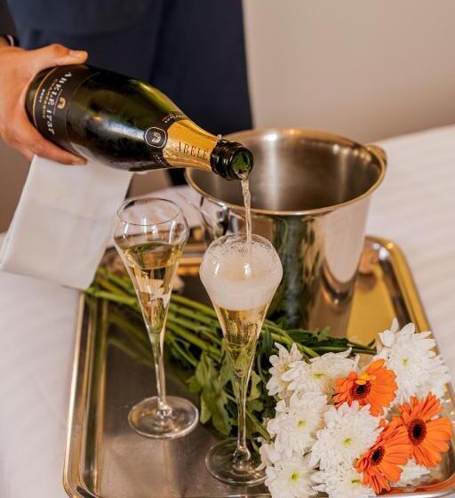 Номер Стандарт с Гидромассажем, Logis Auberge De La Tour   Hôtel & Restaurants