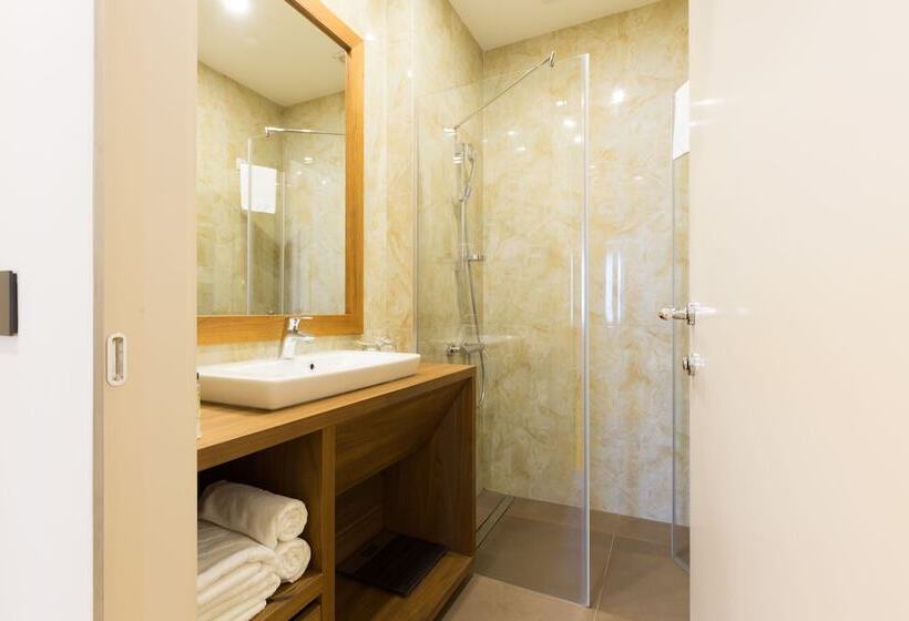 اتاق لوکس, City Savoy