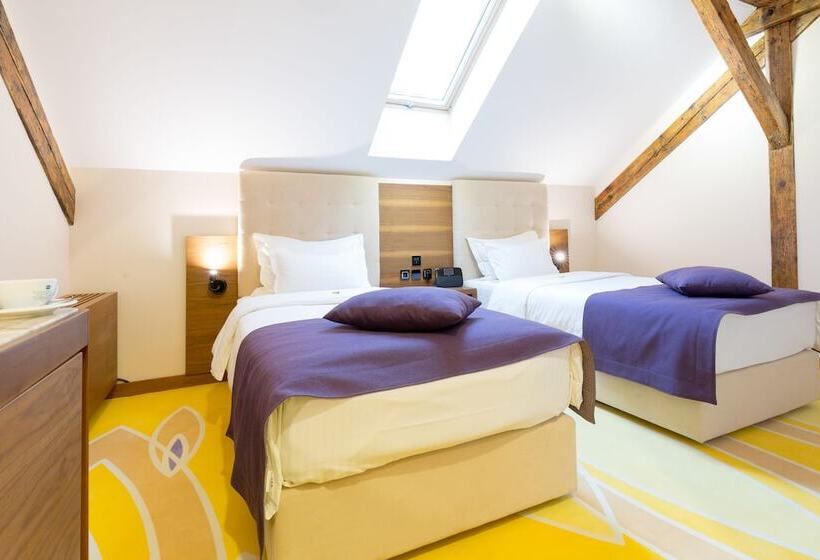 اتاق لوکس, City Savoy