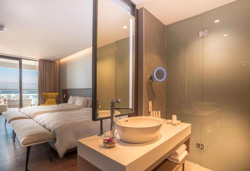 اتاق خانوادگی با چشم‌انداز دریا, Radisson Blu Hotel, Larnaca