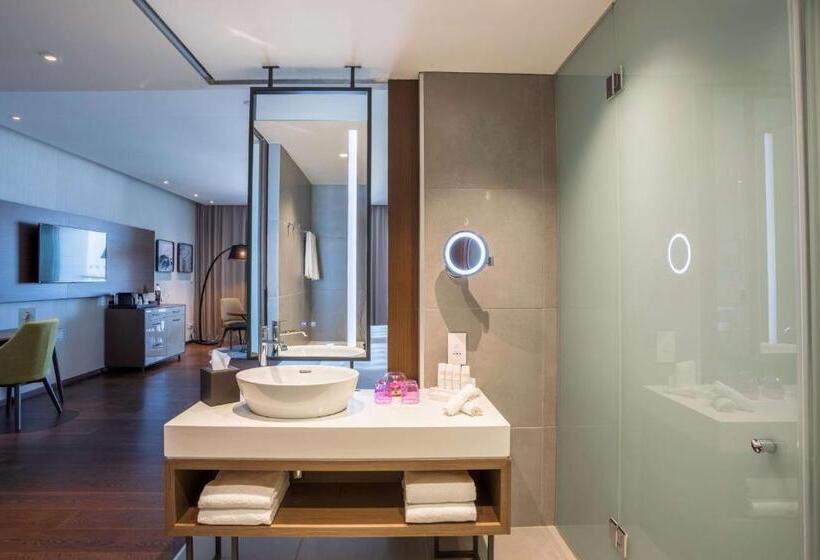 اتاق پرمیوم با چشم‌انداز دریا, Radisson Blu Hotel, Larnaca