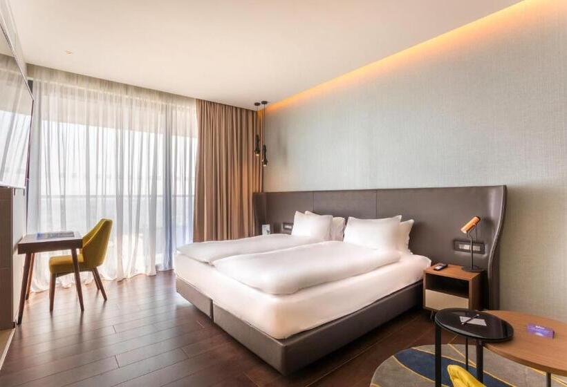 اتاق سوپریور با چشم‌انداز شهر, Radisson Blu Hotel, Larnaca