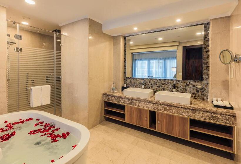 اتاق پرمیوم, Triumph Luxury