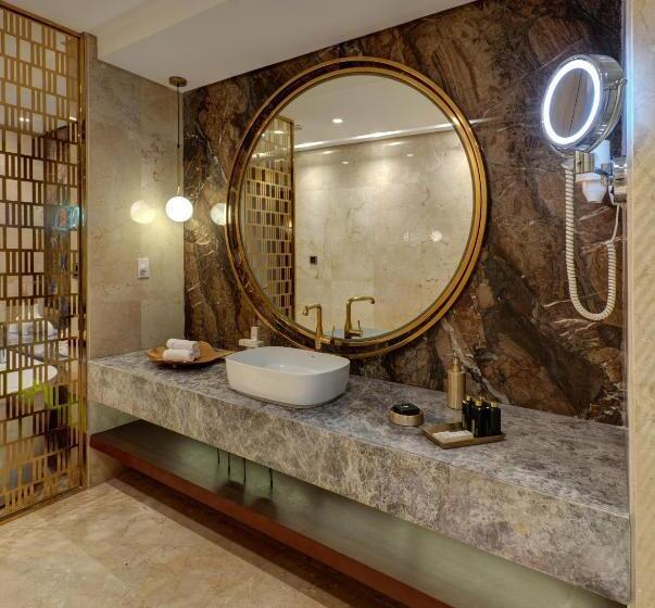 سوییت خانوادگی, Triumph Luxury