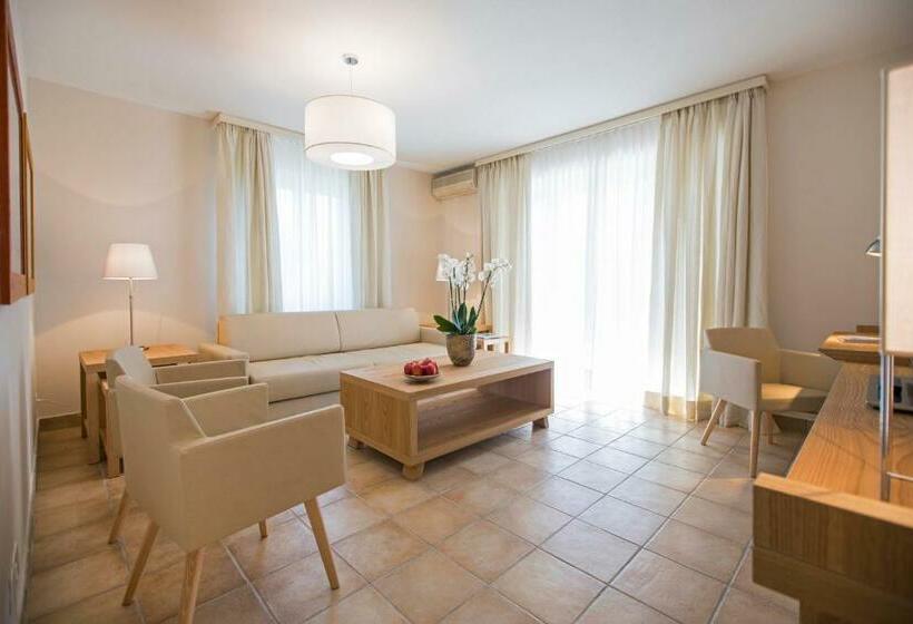 Полулюкс с Балконом, Villa Delta Suites House