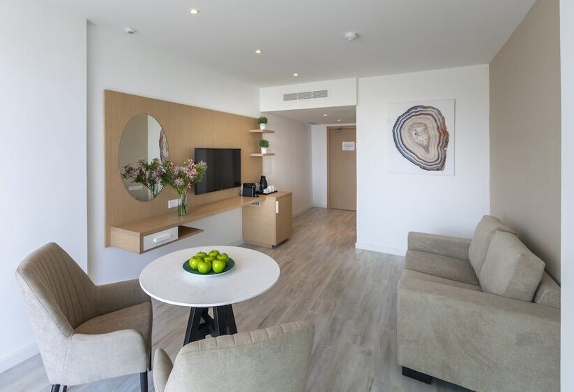 Люкс Executive Вид на Море, Leonardo Crystal Cove Hotel & Spa – Adults Only