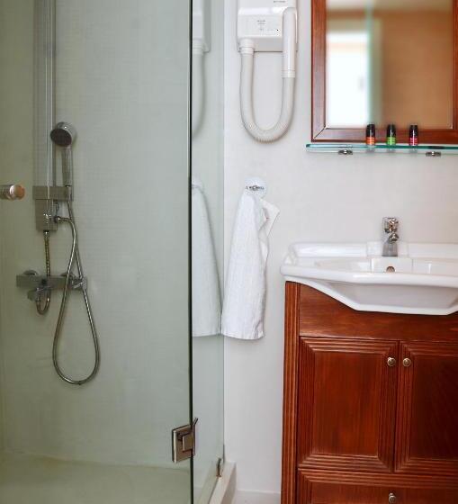 标准三人间, Keros Art Hotel