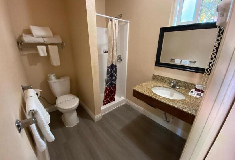Номер Economy, Pacific Inn
