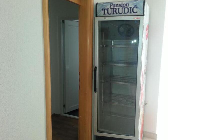 اتاق استاندارد چهارنفره با بالکن, Pansion Turudić