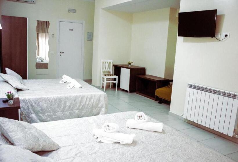 חדר סטנדרט לארבעה, Tiburtina Hotel Holiday