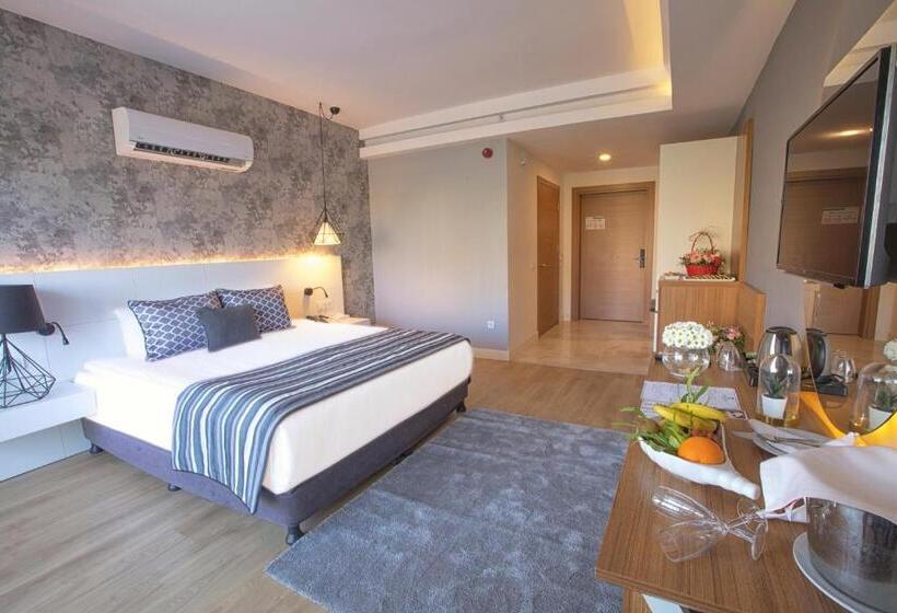 Номер Стандарт Вид на Бассейн, Greenwood Suites Resort