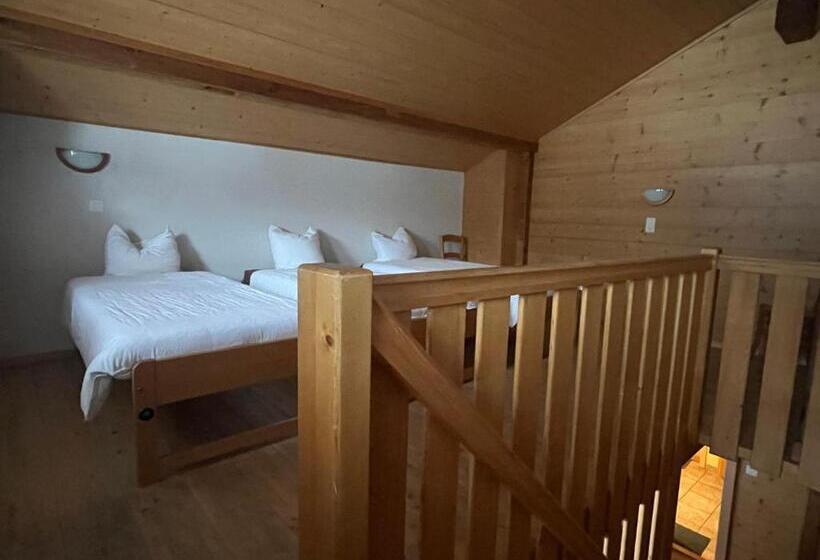 اتاق خانوادگی, L Auberge De L Ours