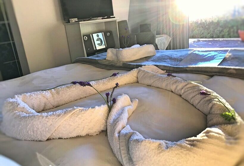 Номер Стандарт, Farr Out Guesthouse