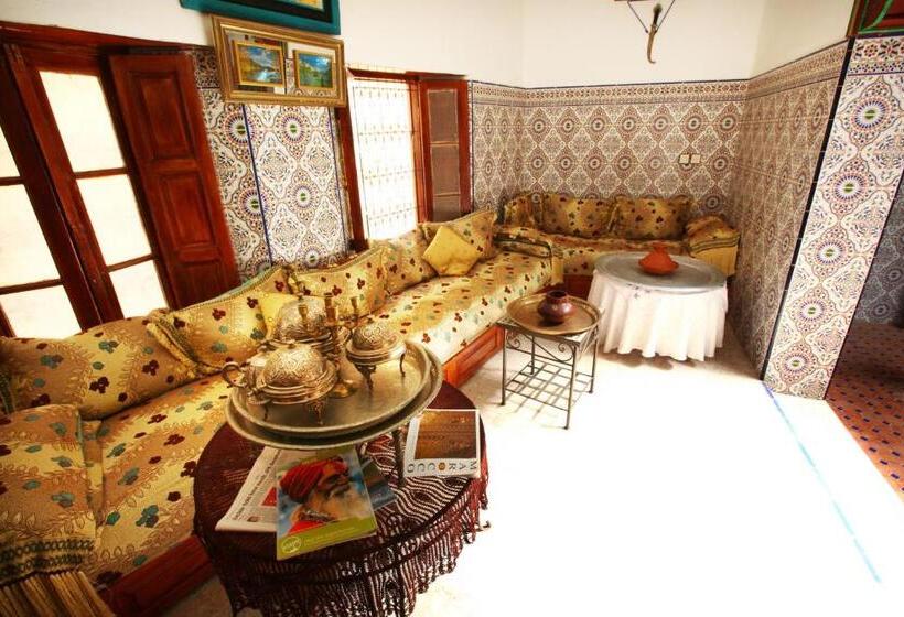 غرفة قياسية رباعية, La Colombe Blanche
