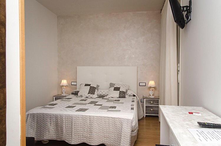 スタンダードルーム, Hostal Don Rodrigo
