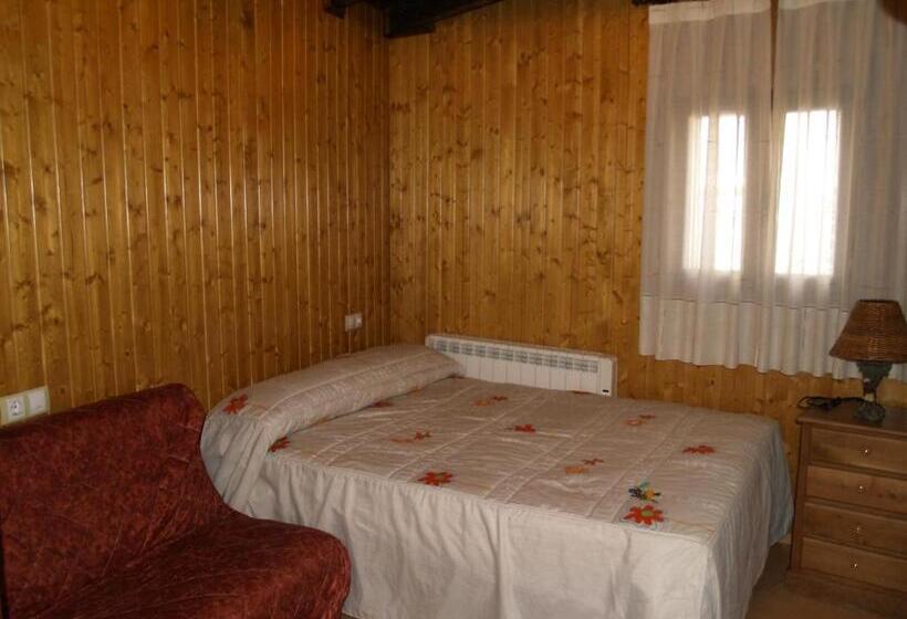 اتاق استاندارد یک نفره, Hostal Tribal