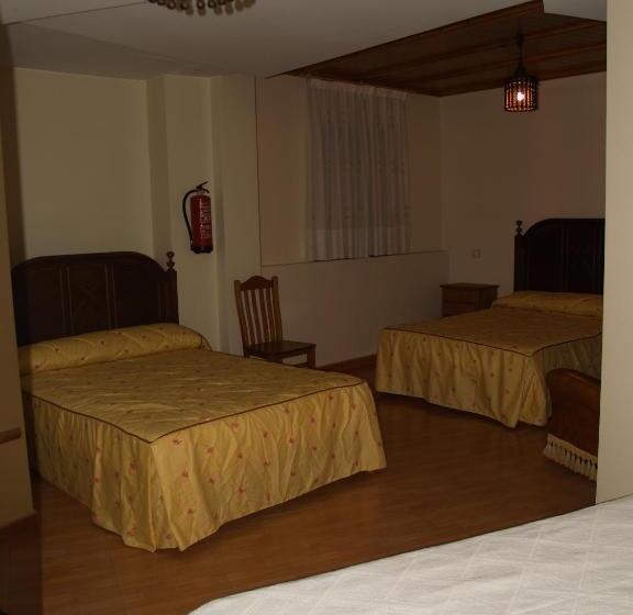 اتاق استاندارد چهار تخته, Hostal Tribal