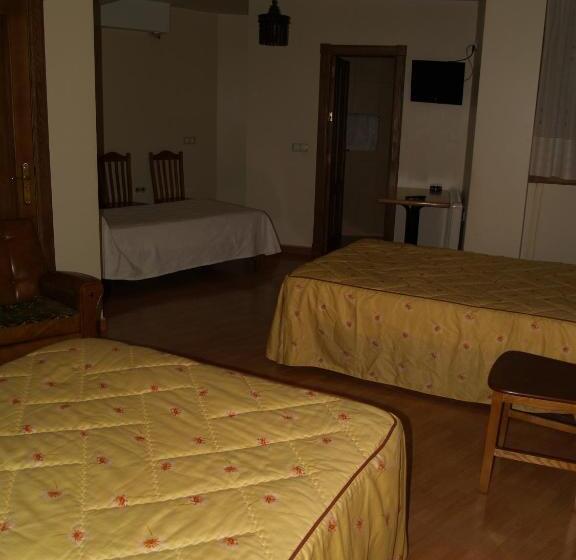 اتاق استاندارد چهار تخته, Hostal Tribal