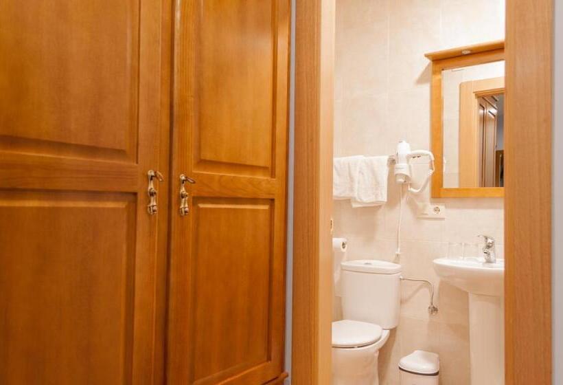 اتاق استاندارد چهار تخته, Hostal Tribal