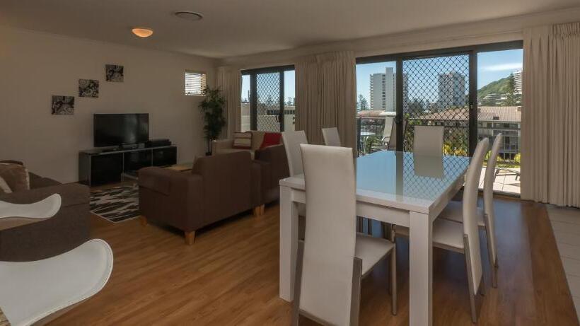 침실 3개 아파트, The Village At Burleigh
