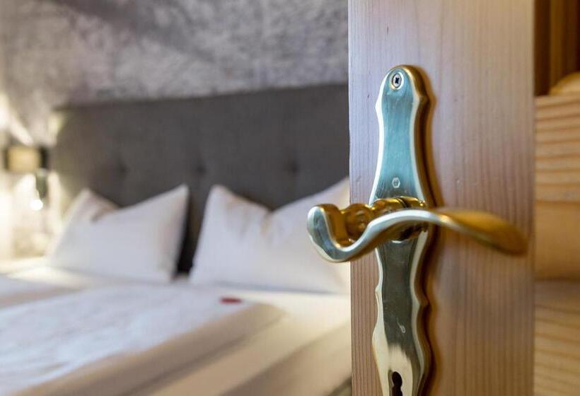 Апартаменты 1 Спальня, Eden Apartments