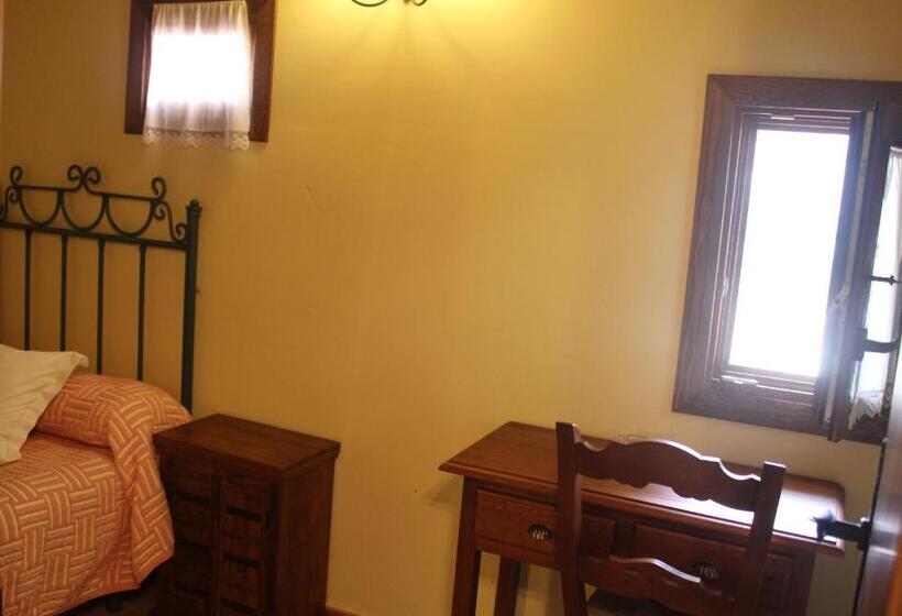 اتاق استاندارد یک نفره, Hostal San Pedro