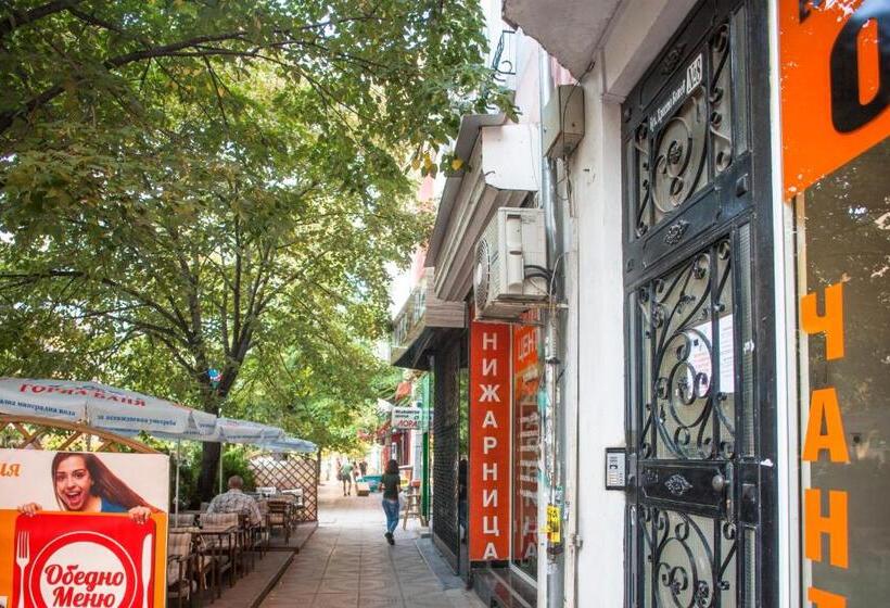 Номер Superior Вид на Сад, Central Guesthouse Five Corners