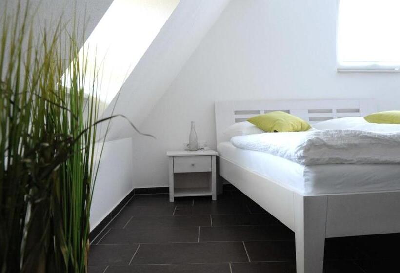 استودیوی استاندارد, Pension Typisch Naumburg