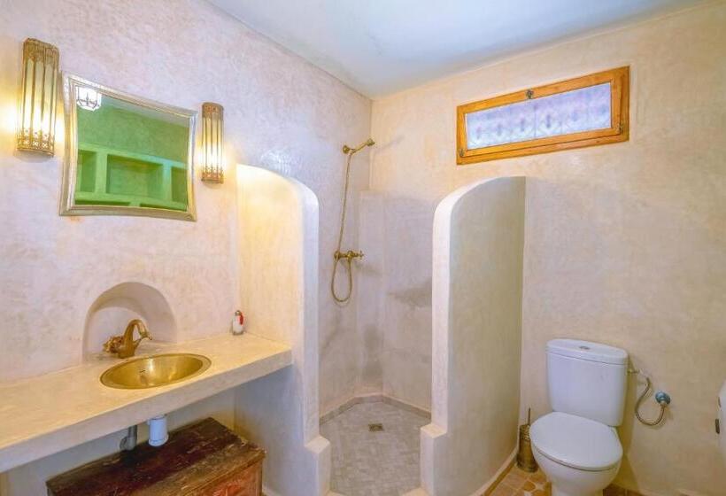 سوییت خانوادگی, Riad Kafila