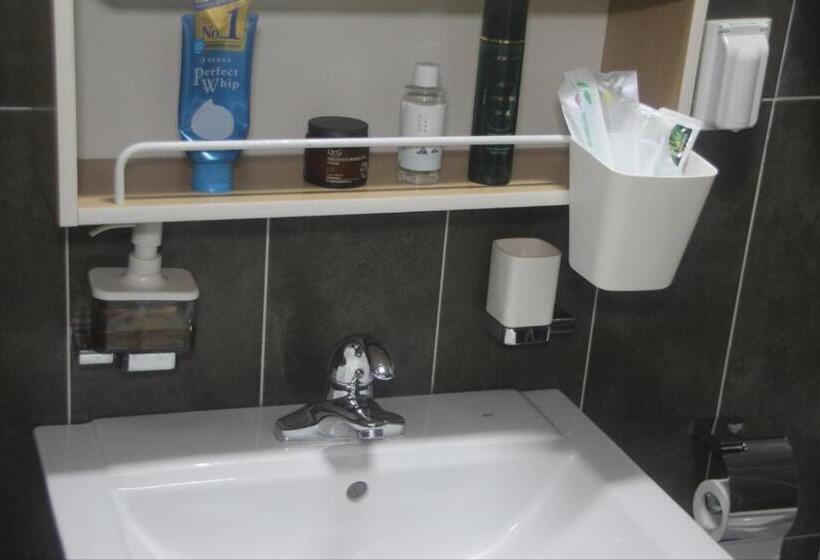اتاق خانوادگی, All In One Guesthouse