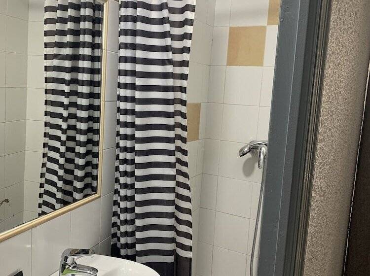 اتاق استاندارد سه نفره, Hostal Alcobia