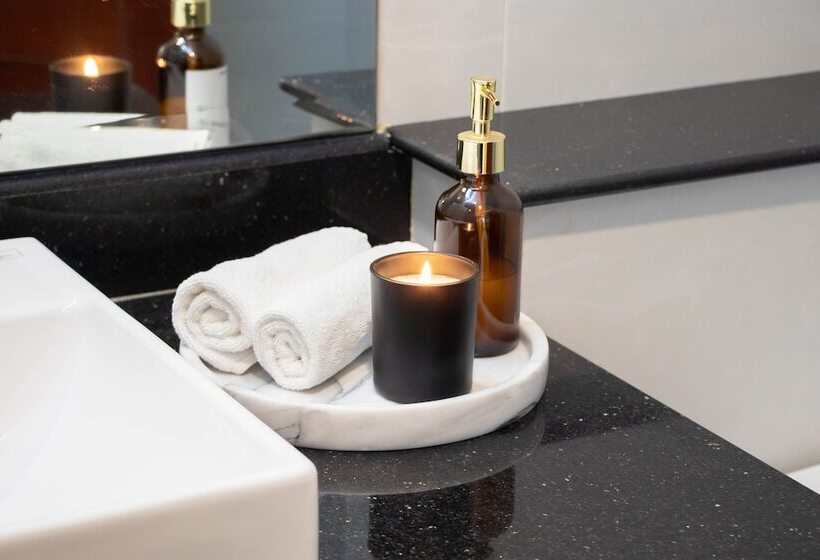 Family Suite, Urbanite