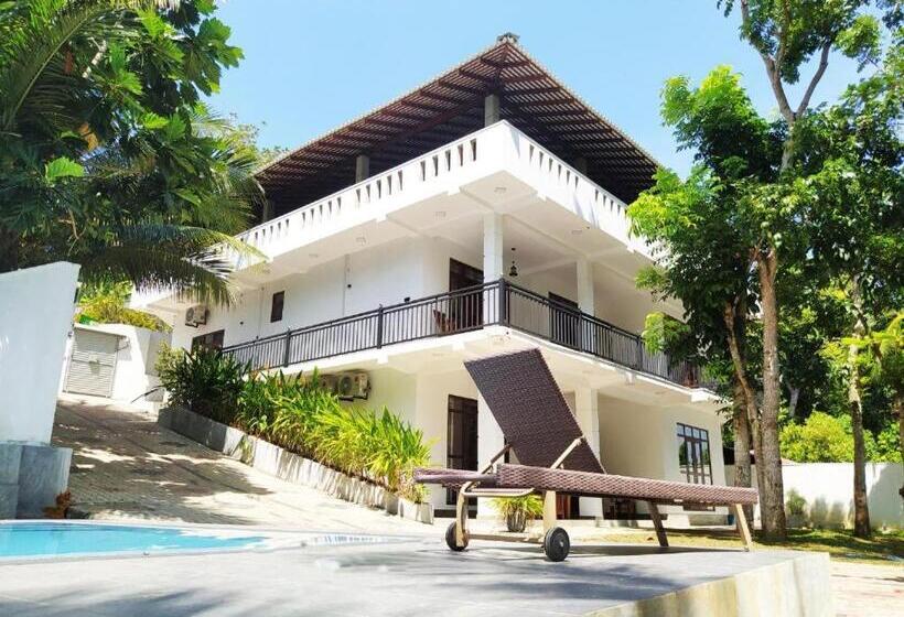 בקתה סטנדרטית, The Green Lagoon Villa
