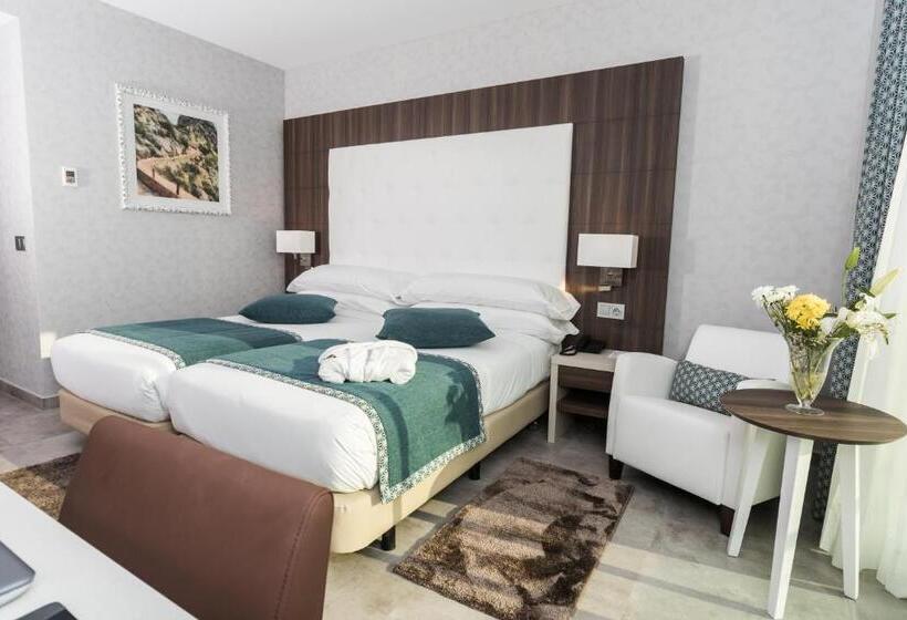 اتاق استاندارد با چشم‌انداز دریا, Az Hotel Montana