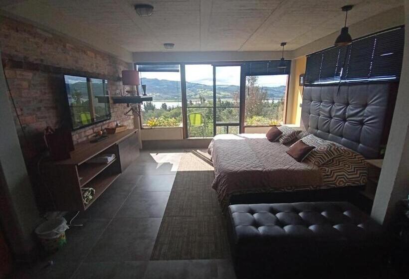 Superior room with lake view, Abadia De Tomine