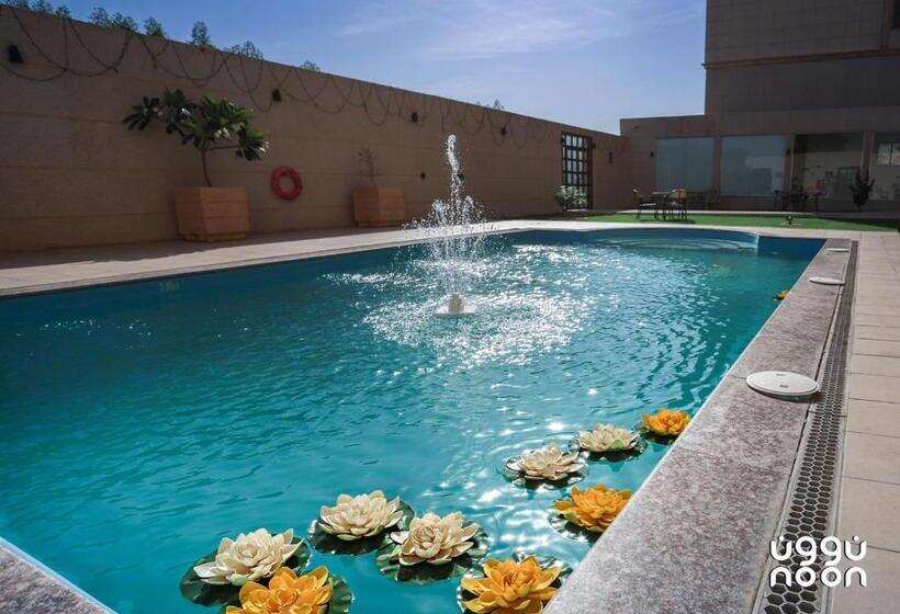 Люкс Повышенной Комфортности, Noon Hotel Suites