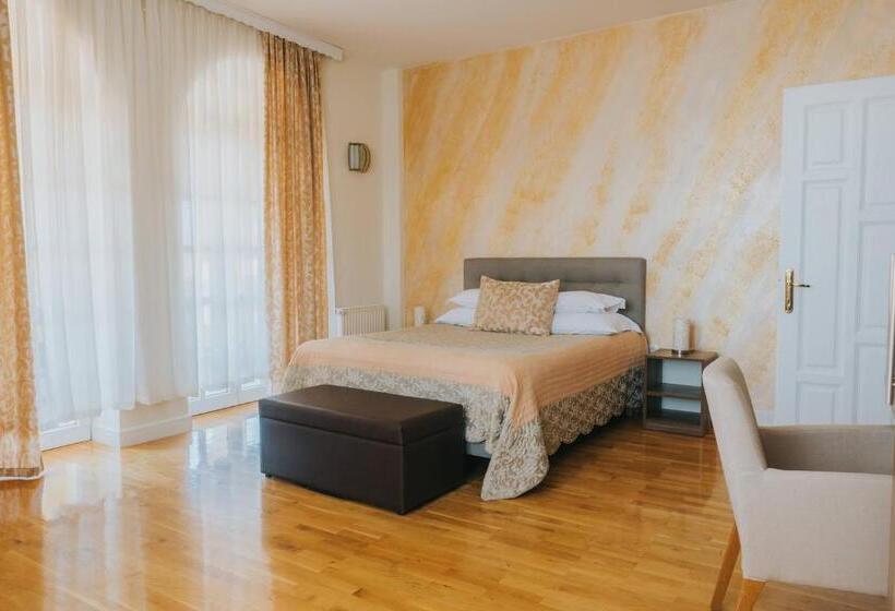 اتاق لوکس با بالکن, Motel Vila Bakarni