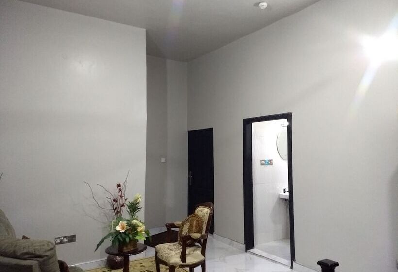 سوییت سوپریور, The Winford Boutique Hotel Achimota